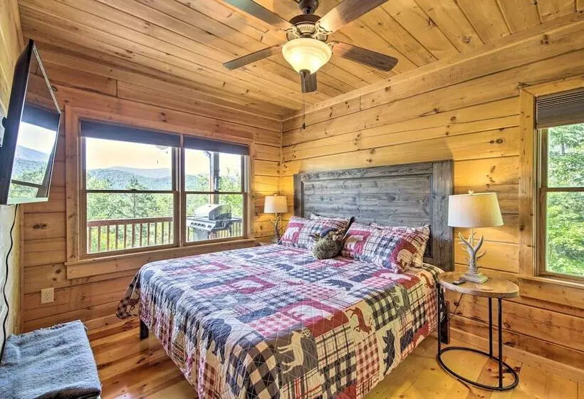 Secluded Blue Ridge Cabin: Walk To Trails!