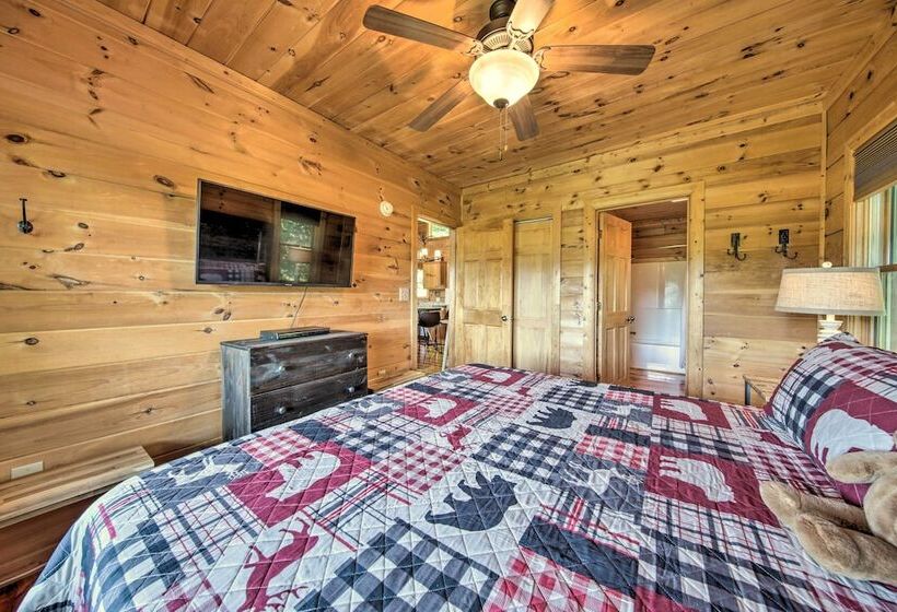 Secluded Blue Ridge Cabin: Walk To Trails!