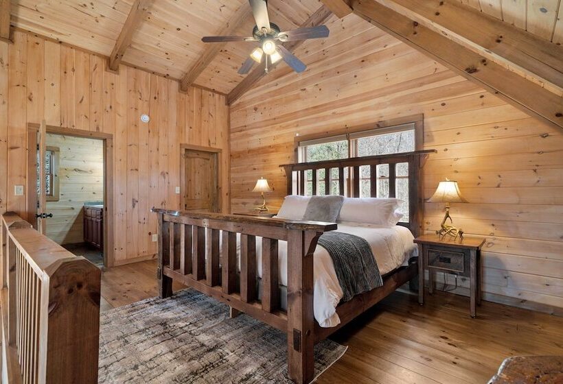 Secluded Blue Ridge Mtn Retreat W/ Indoor Hot Tub