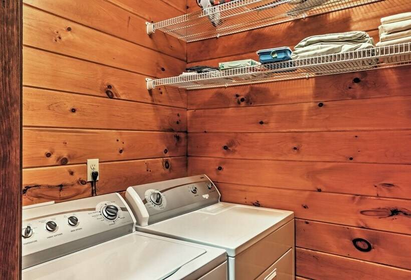 Secluded Morganton Cabin W/ Wooded Views & Hot Tub