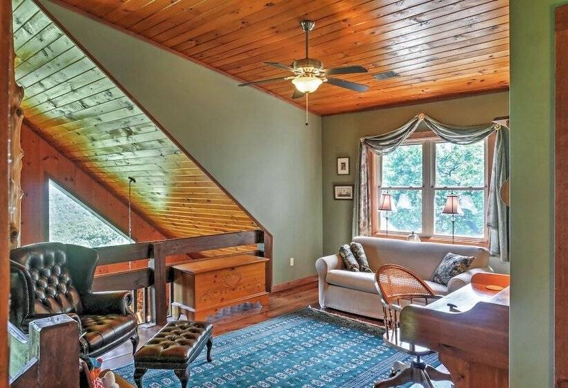 Secluded Morganton Cabin W/ Wooded Views & Hot Tub