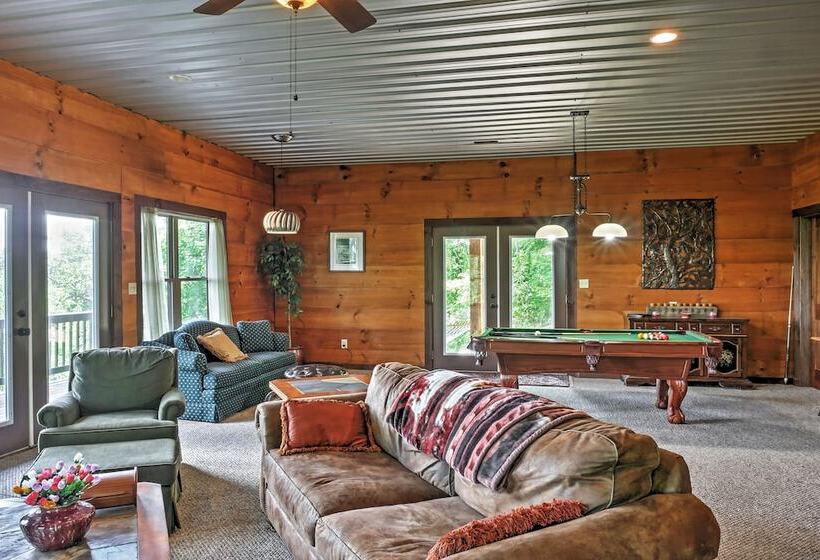 Secluded Morganton Cabin W/ Wooded Views & Hot Tub