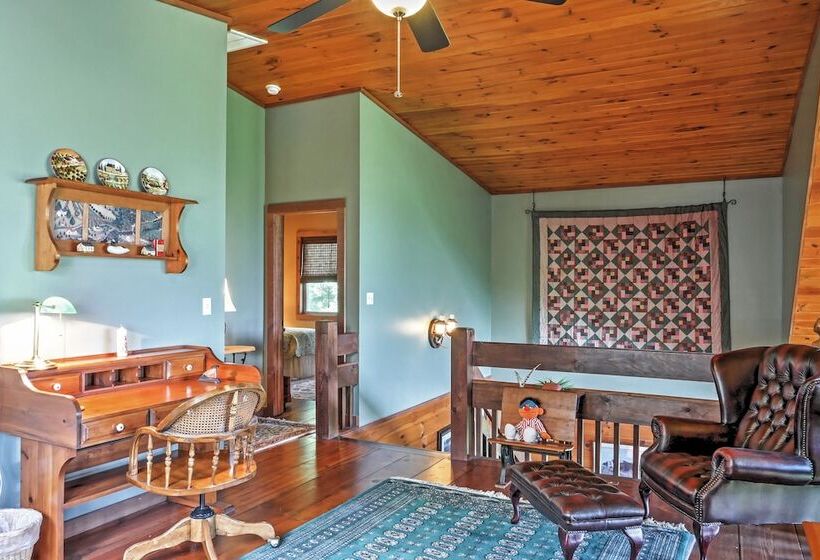 Secluded Morganton Cabin W/ Wooded Views & Hot Tub