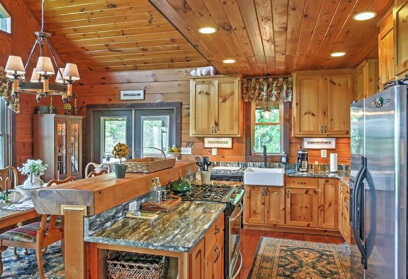 Secluded Morganton Cabin W/ Wooded Views & Hot Tub