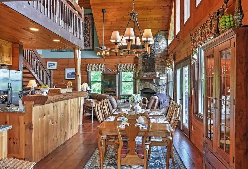 Secluded Morganton Cabin W/ Wooded Views & Hot Tub