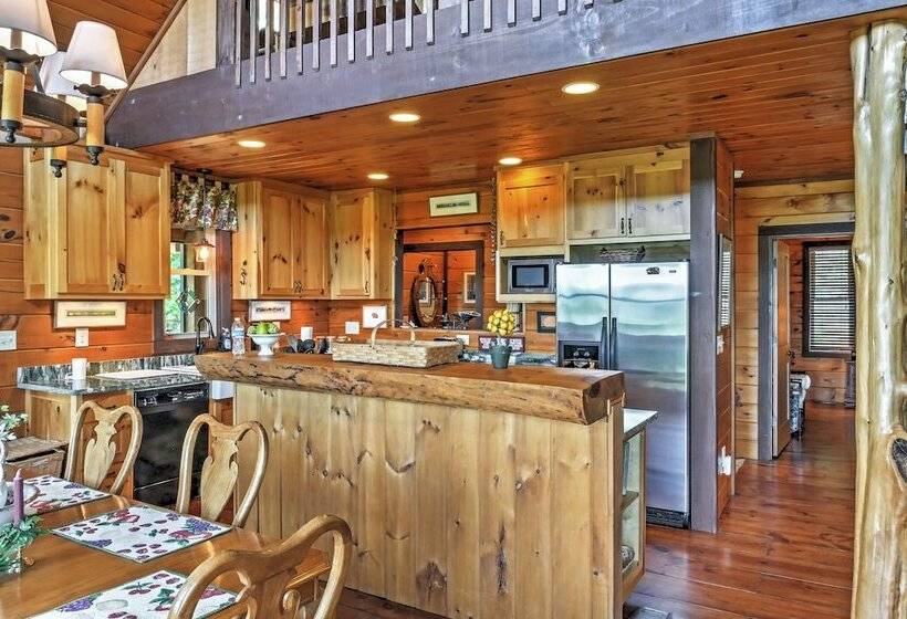 Secluded Morganton Cabin W/ Wooded Views & Hot Tub
