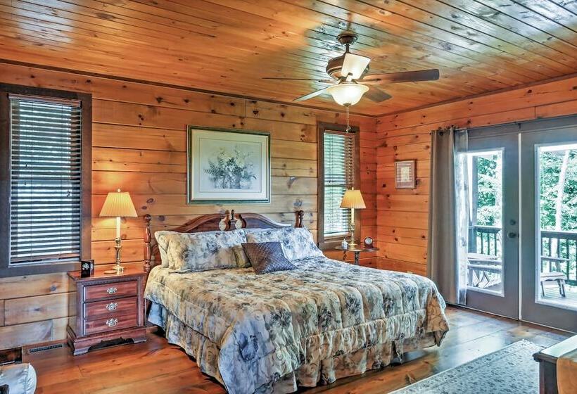 Secluded Morganton Cabin W/ Wooded Views & Hot Tub
