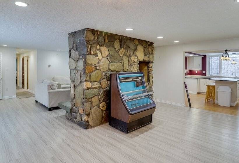 Spacious Fairbanks Home W/ Fireplaces!