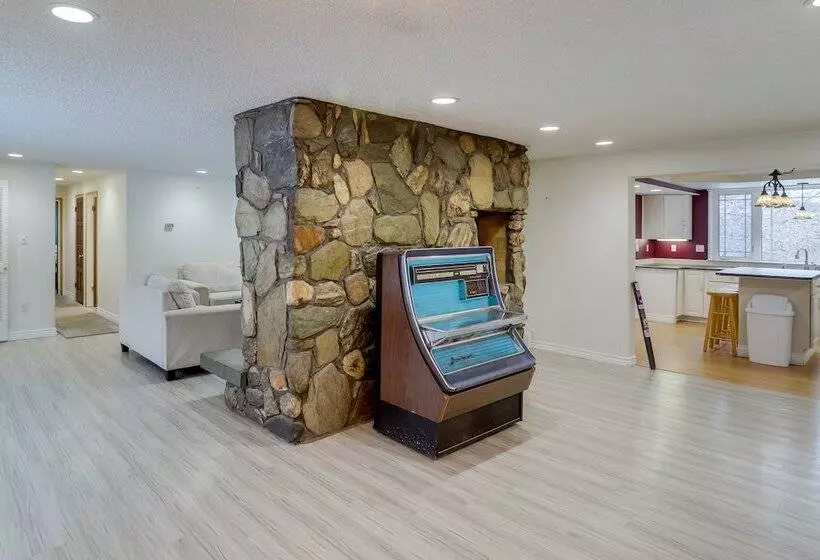 Spacious Fairbanks Home W/ Fireplaces!