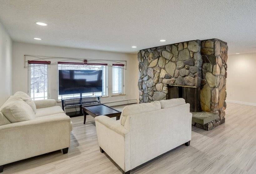 Spacious Fairbanks Home W/ Fireplaces!