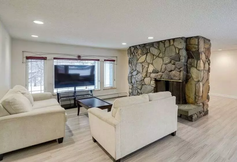 Spacious Fairbanks Home W/ Fireplaces!