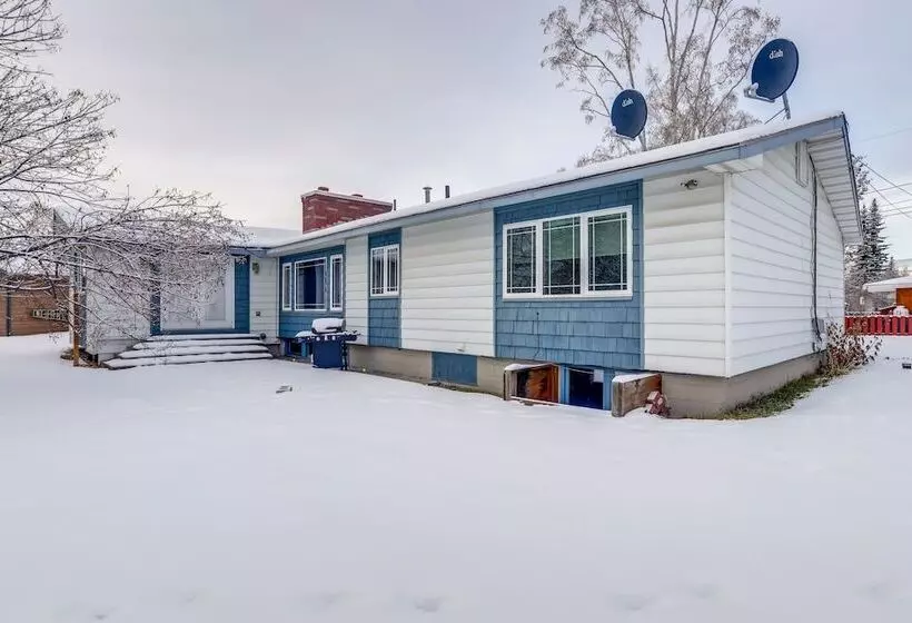 Spacious Fairbanks Home W/ Fireplaces!