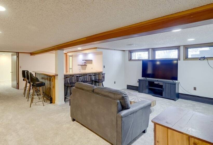 Spacious Fairbanks Home W/ Fireplaces!