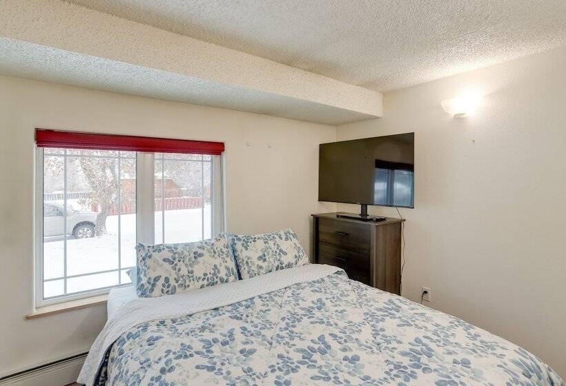 Spacious Fairbanks Home W/ Fireplaces!