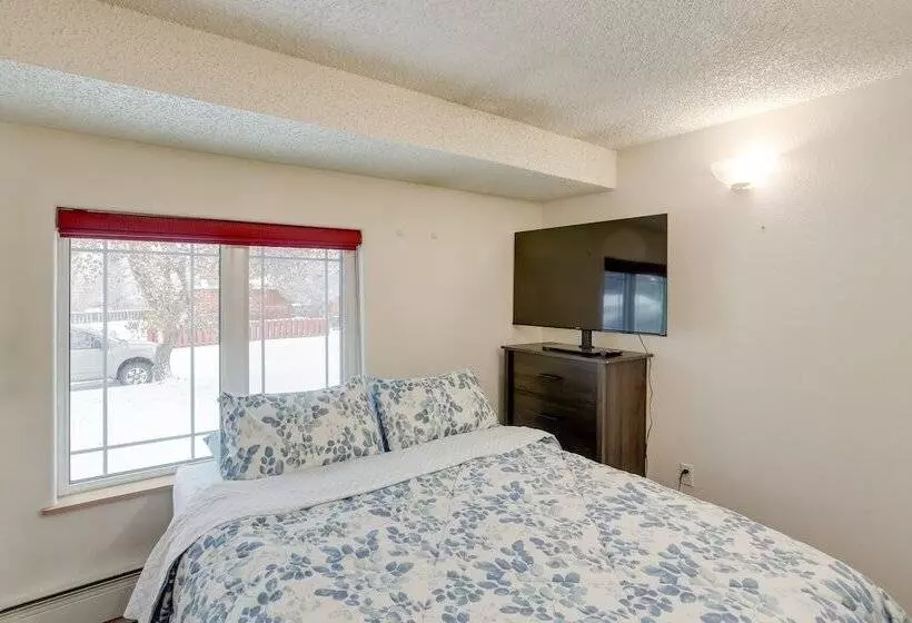 Spacious Fairbanks Home W/ Fireplaces!