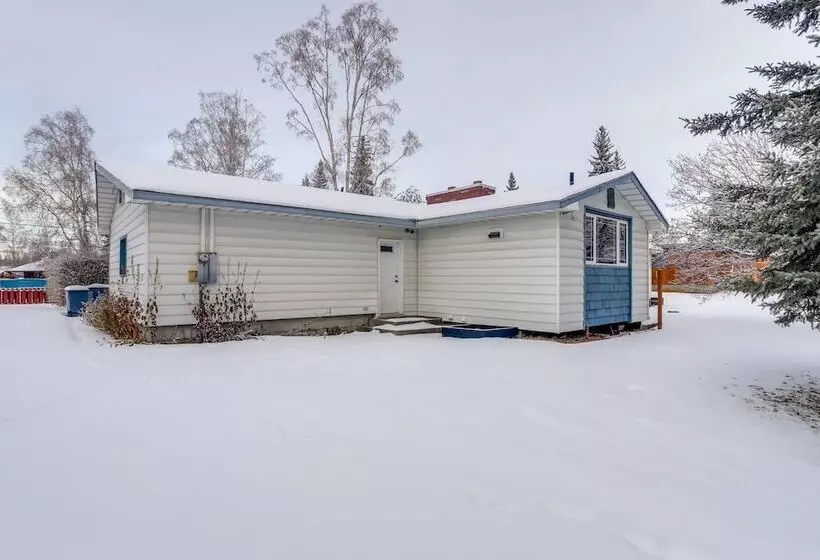 Spacious Fairbanks Home W/ Fireplaces!