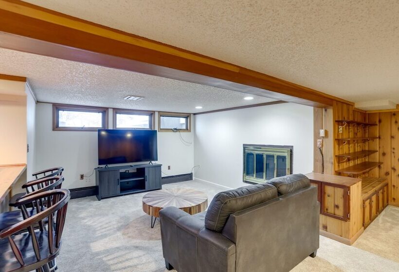 Spacious Fairbanks Home W/ Fireplaces!