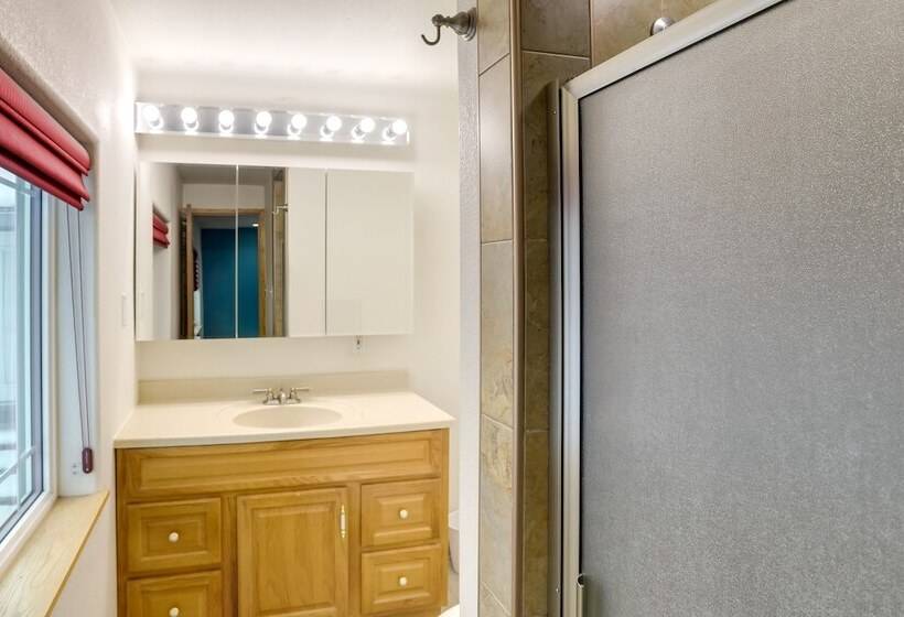 Spacious Fairbanks Home W/ Fireplaces!