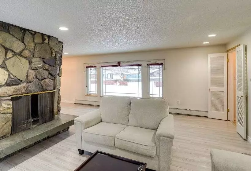 Spacious Fairbanks Home W/ Fireplaces!