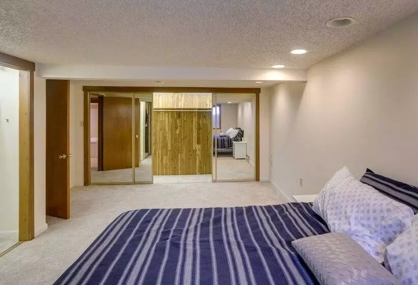 Spacious Fairbanks Home W/ Fireplaces!