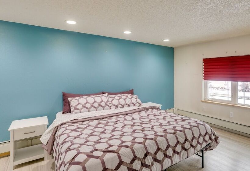 Spacious Fairbanks Home W/ Fireplaces!