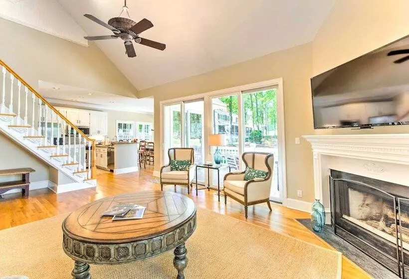 Stunning Lake Oconee Retreat W/ Pool Access!
