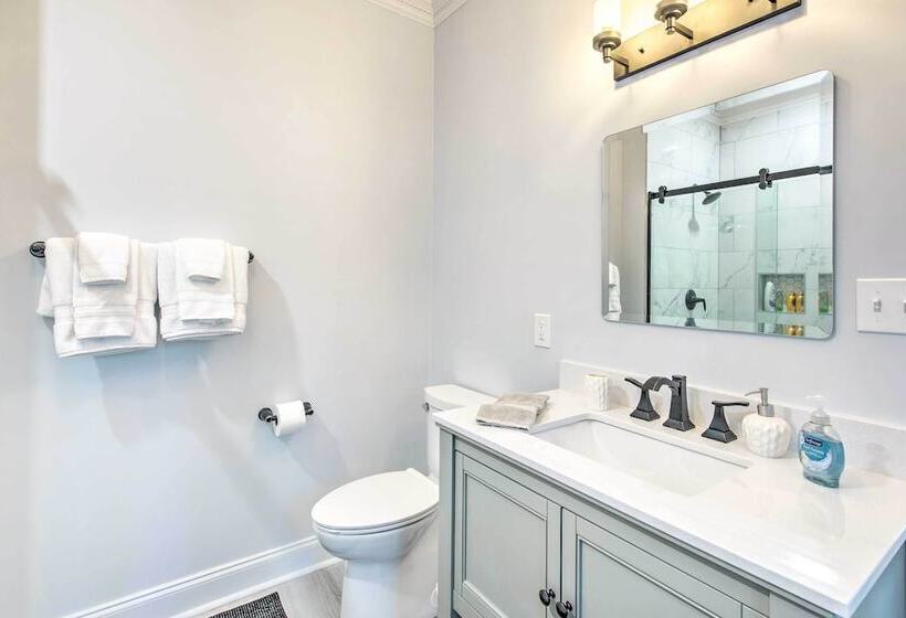 Stunning Lake Oconee Retreat W/ Pool Access!