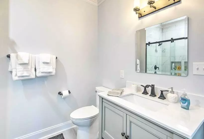 Stunning Lake Oconee Retreat W/ Pool Access!