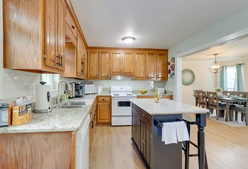 The Sunrise Cottage W/ Hot Tub, 3 Mi To Downtown