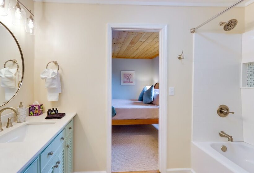 The Sunrise Cottage W/ Hot Tub, 3 Mi To Downtown