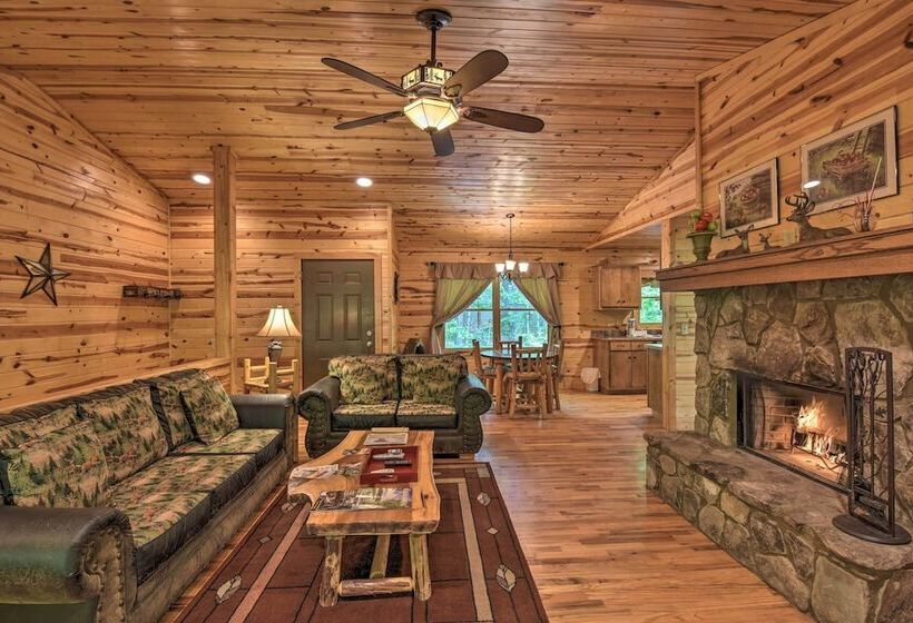 The Wishing Well Cabin W/ Pool Table & Firepit!