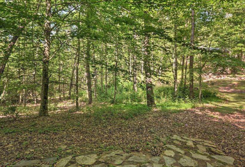 The Wishing Well Cabin W/ Pool Table & Firepit!