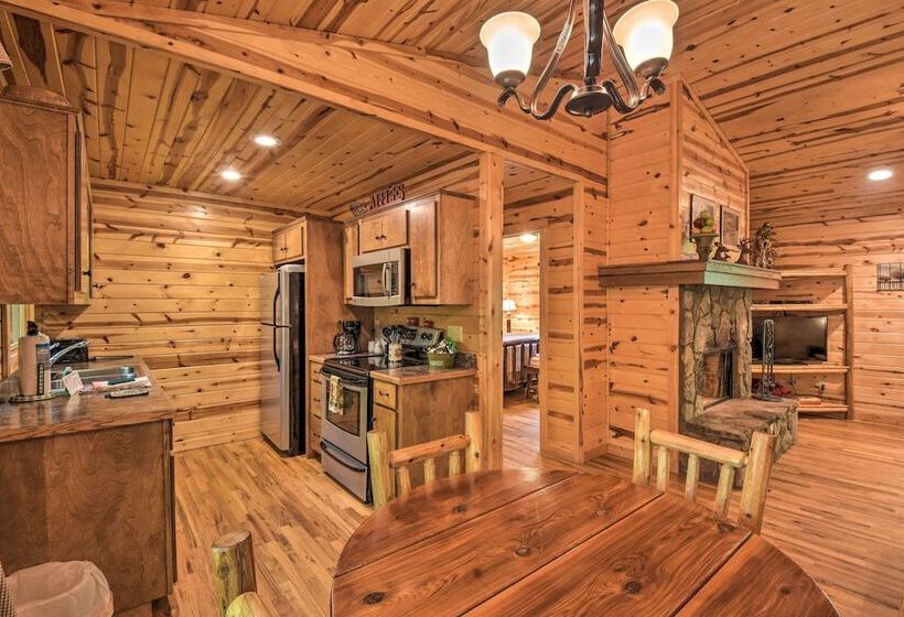 The Wishing Well Cabin W/ Pool Table & Firepit!