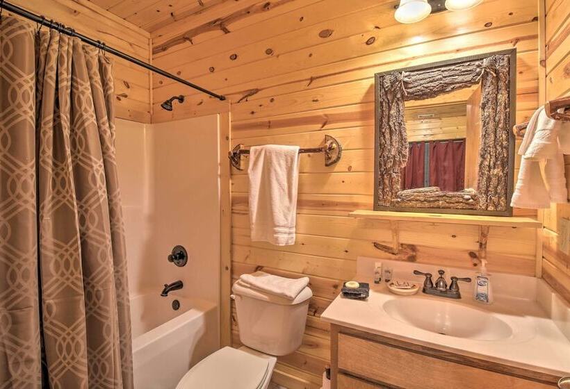 The Wishing Well Cabin W/ Pool Table & Firepit!