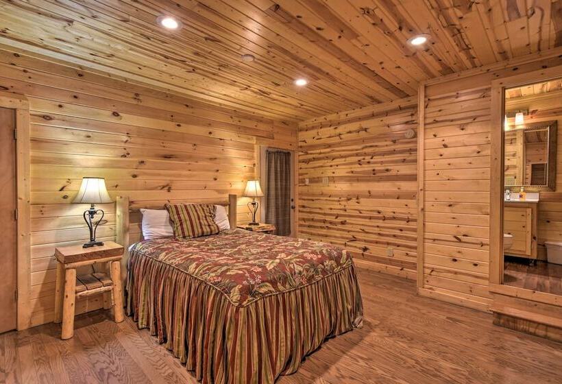 The Wishing Well Cabin W/ Pool Table & Firepit!