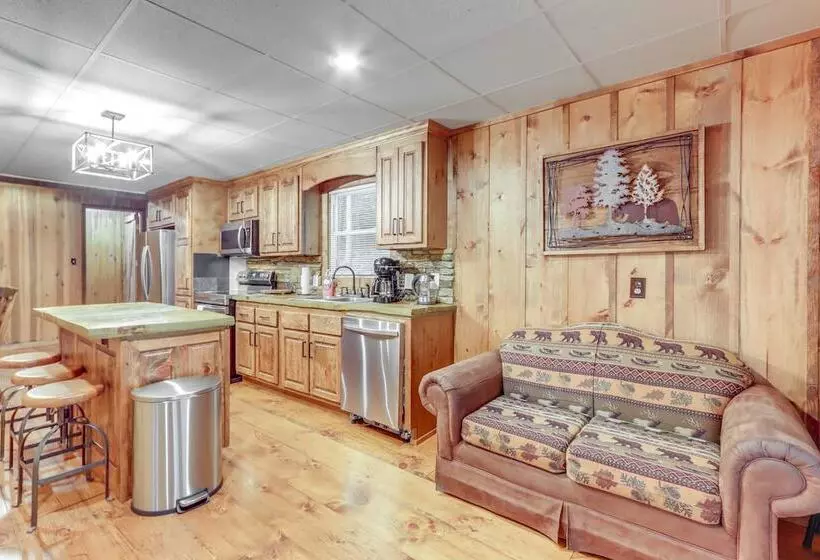 Wooded Blue Ridge Cabin: 2 Decks, Fire Pit!