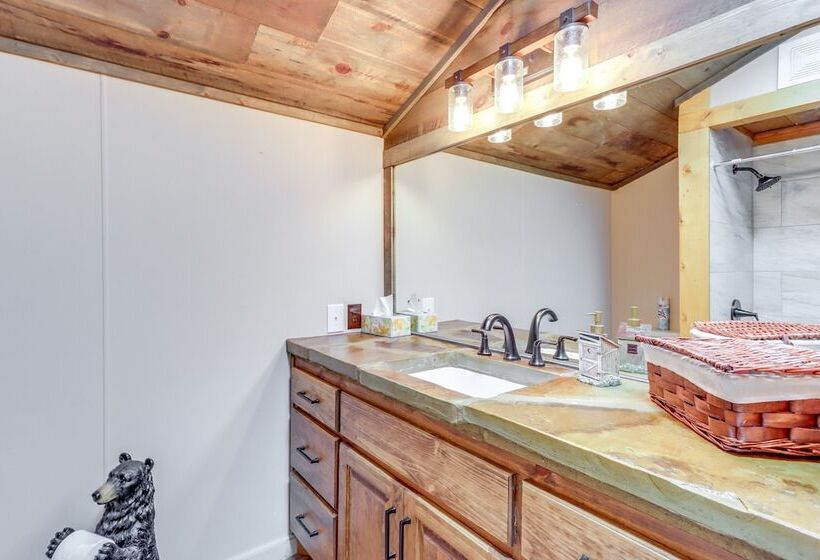 Wooded Blue Ridge Cabin: 2 Decks, Fire Pit!