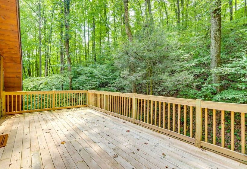 Wooded Blue Ridge Cabin: 2 Decks, Fire Pit!