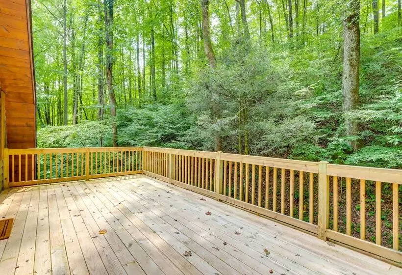 Wooded Blue Ridge Cabin: 2 Decks, Fire Pit!