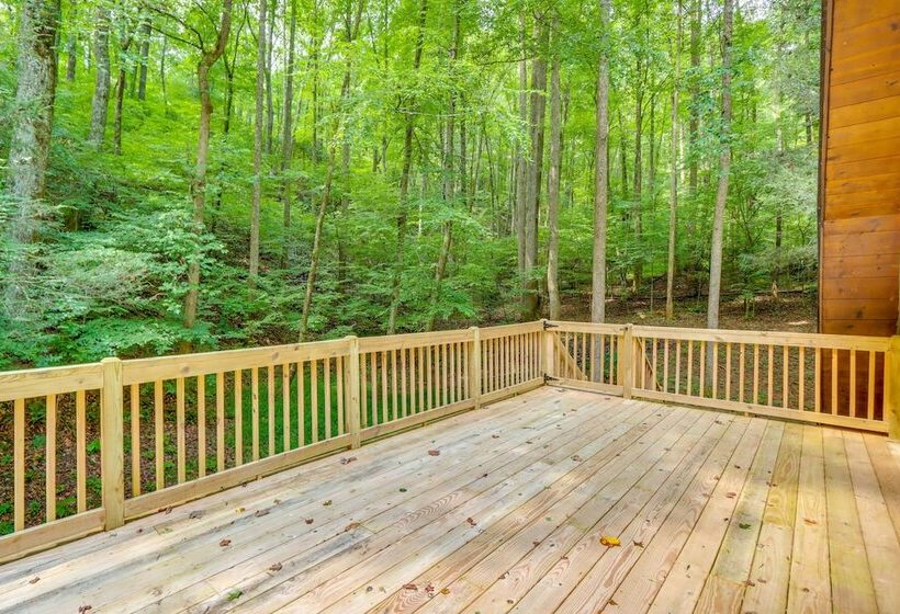 Wooded Blue Ridge Cabin: 2 Decks, Fire Pit!