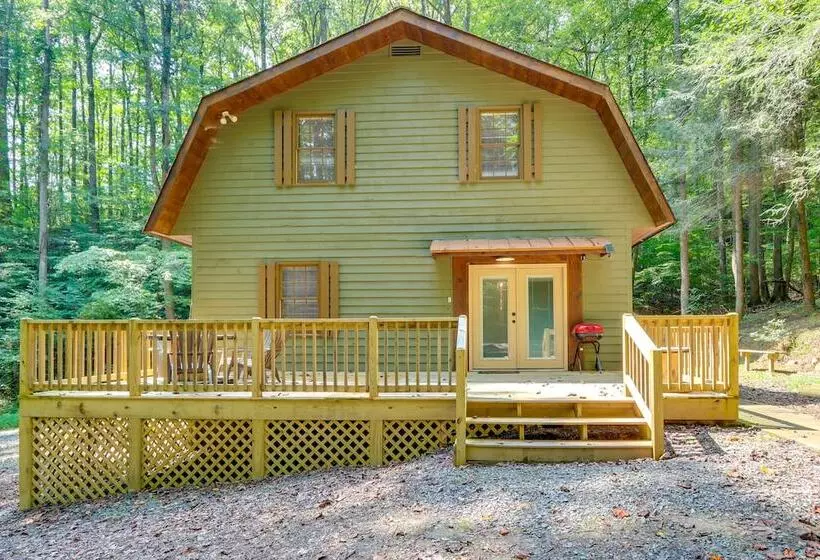 Wooded Blue Ridge Cabin: 2 Decks, Fire Pit!