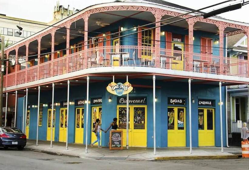 7 Br Sleeps 15! Famous Lakefront By Yourent!