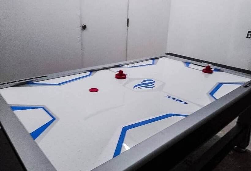 7 Br Sleeps 15! Famous Lakefront By Yourent!