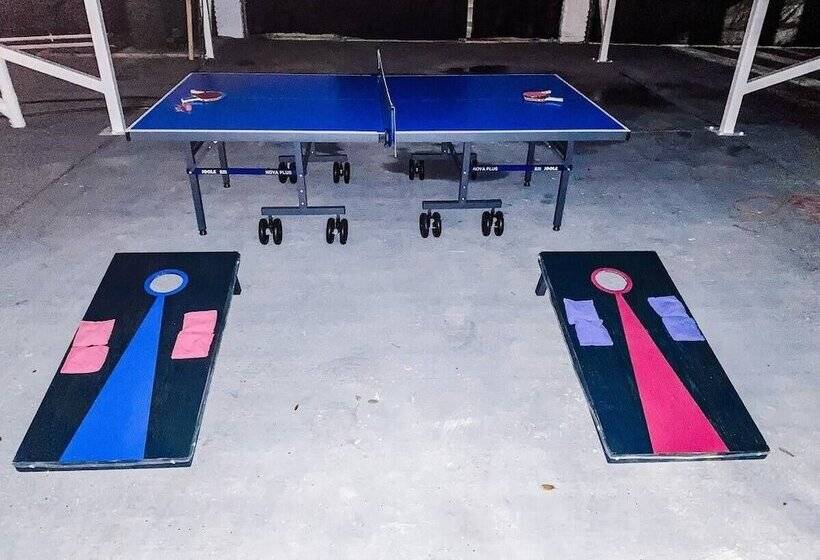 7 Br Sleeps 15! Famous Lakefront By Yourent!