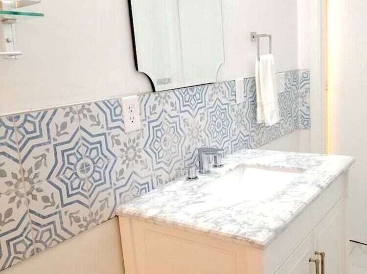 7 Br Sleeps 15! Famous Lakefront By Yourent!