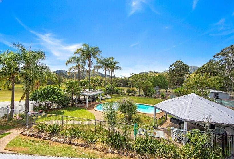 Altamira Along Bakers Creek