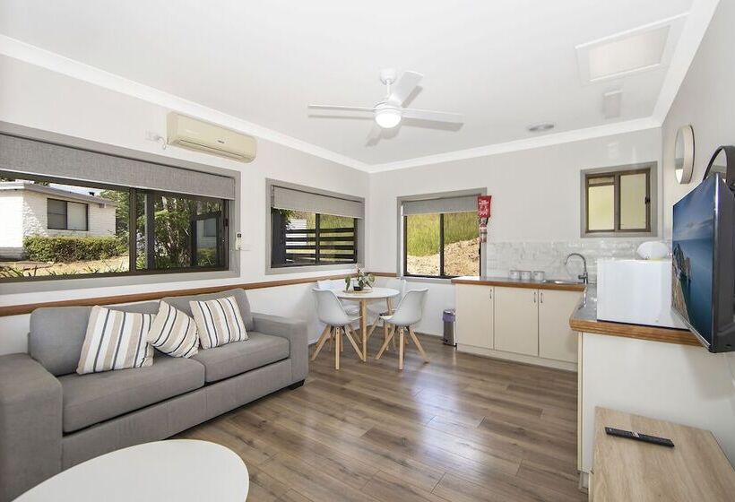 Altamira Along Bakers Creek