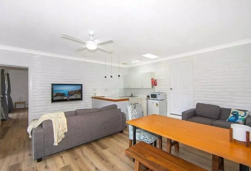 Altamira Along Bakers Creek