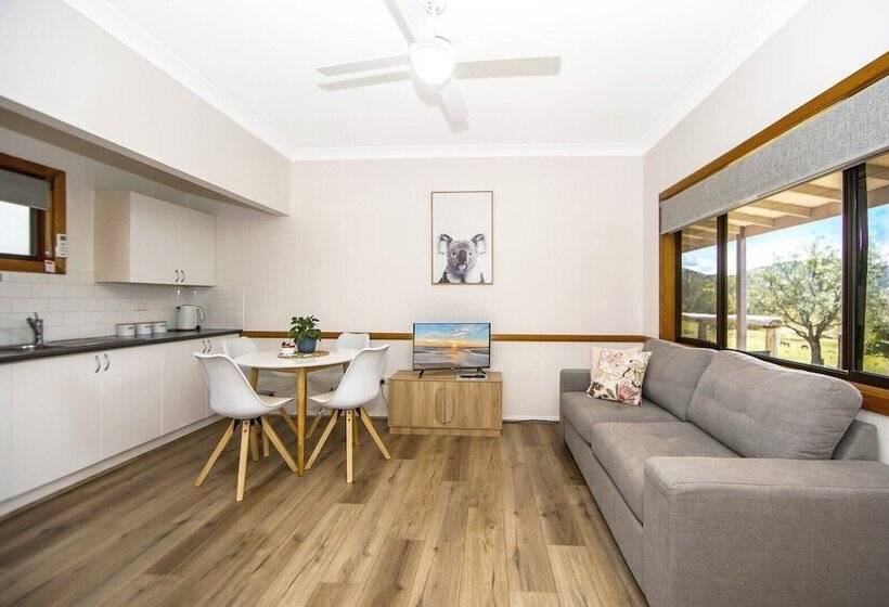 Altamira Along Bakers Creek