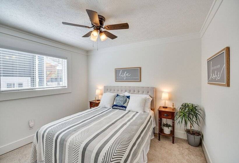 Beachfront Dadeville Family Escape On Lake Martin!